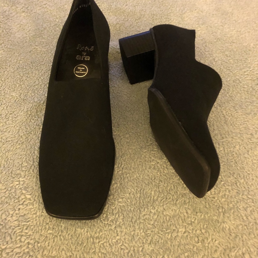 NWT Rene by ara Black Stretch Nylon 1.5” heels 7.5